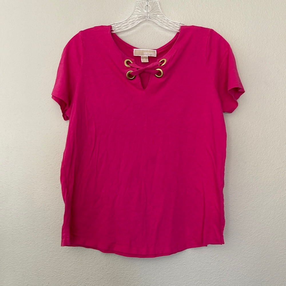 MICHAEL KORS V-NECK TOP IN HOT PINK